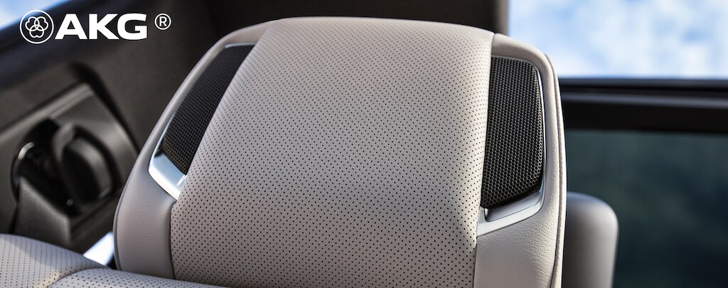 Tecnología AKG líder en equipamiento de audio, una experiencia auditiva envolvente 360 grados